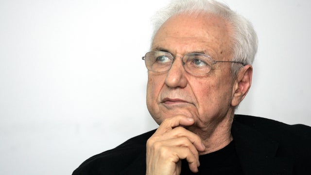 Frank Gehry discusses the Atlantic Yards Project for Brooklyn with the New York Daily News editorial board May 12, 2006. 
